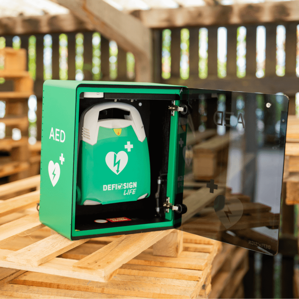 DefiSign Nox outdoor cabinet with DefiSign AED inside